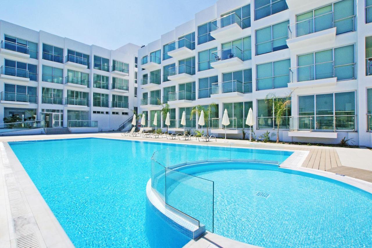 Meryl - Coralli Beachfront Apartment Protaras Buitenkant foto