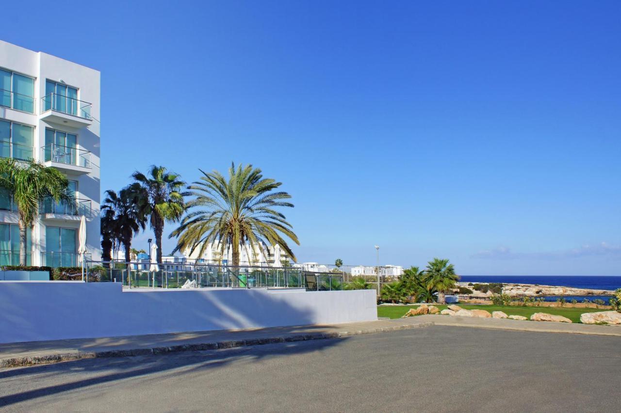 Meryl - Coralli Beachfront Apartment Protaras Buitenkant foto