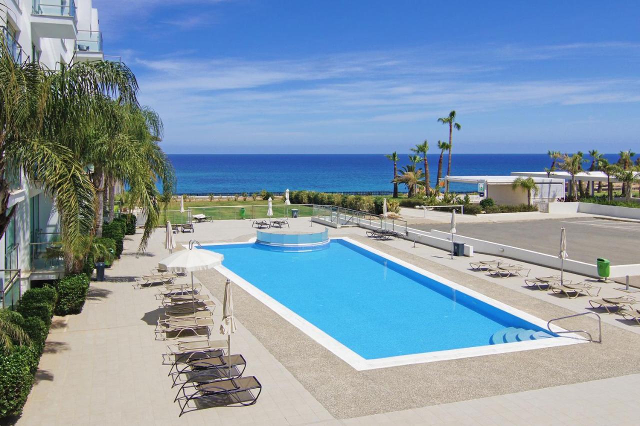 Meryl - Coralli Beachfront Apartment Protaras Buitenkant foto