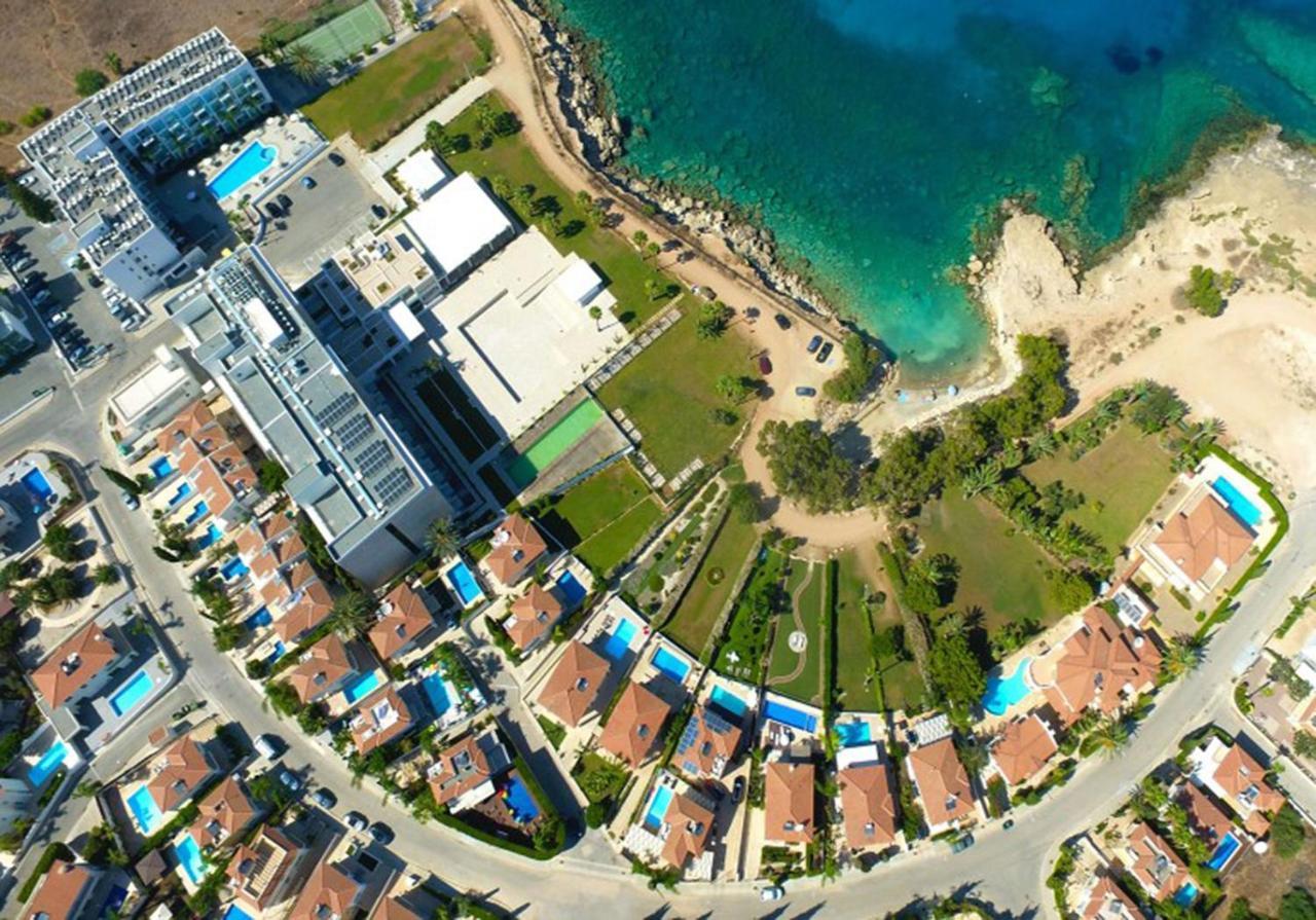 Meryl - Coralli Beachfront Apartment Protaras Buitenkant foto