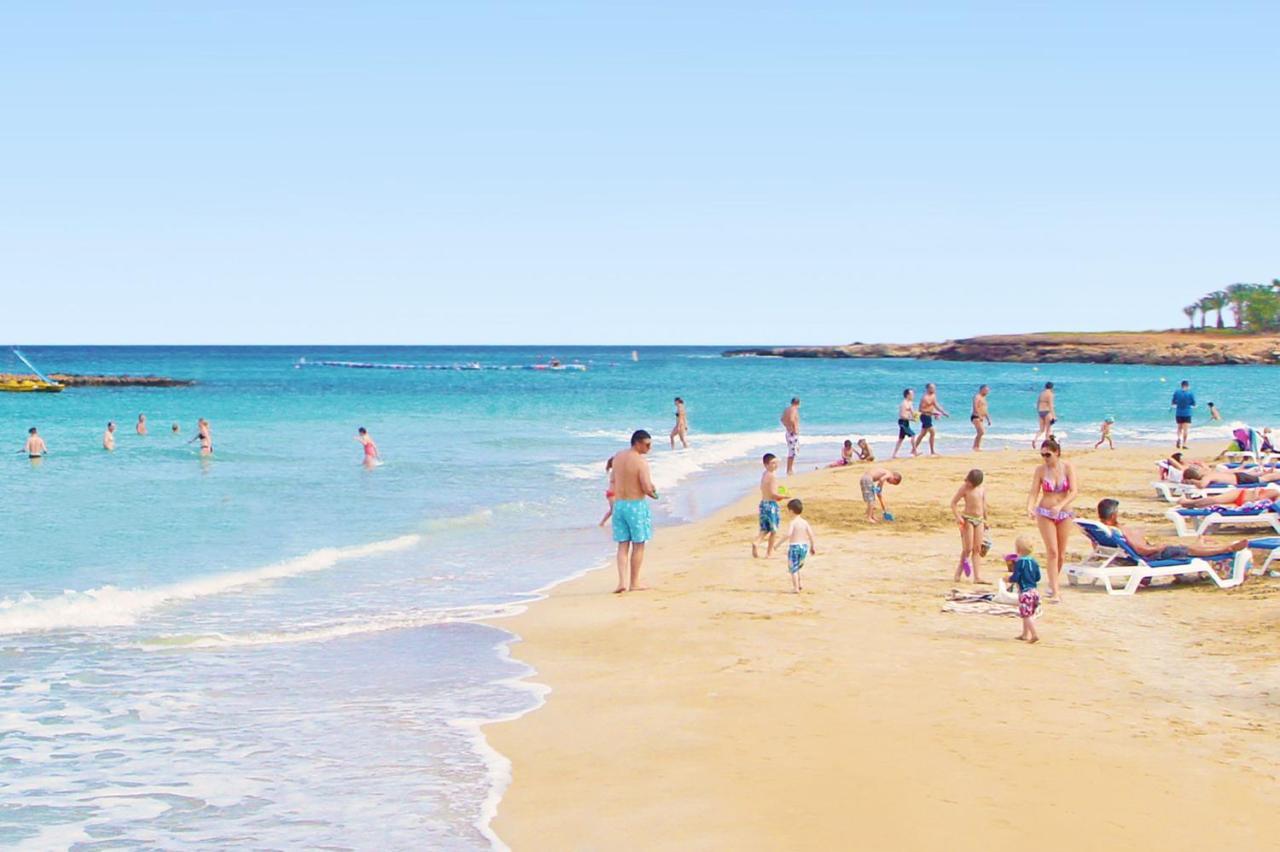Meryl - Coralli Beachfront Apartment Protaras Buitenkant foto