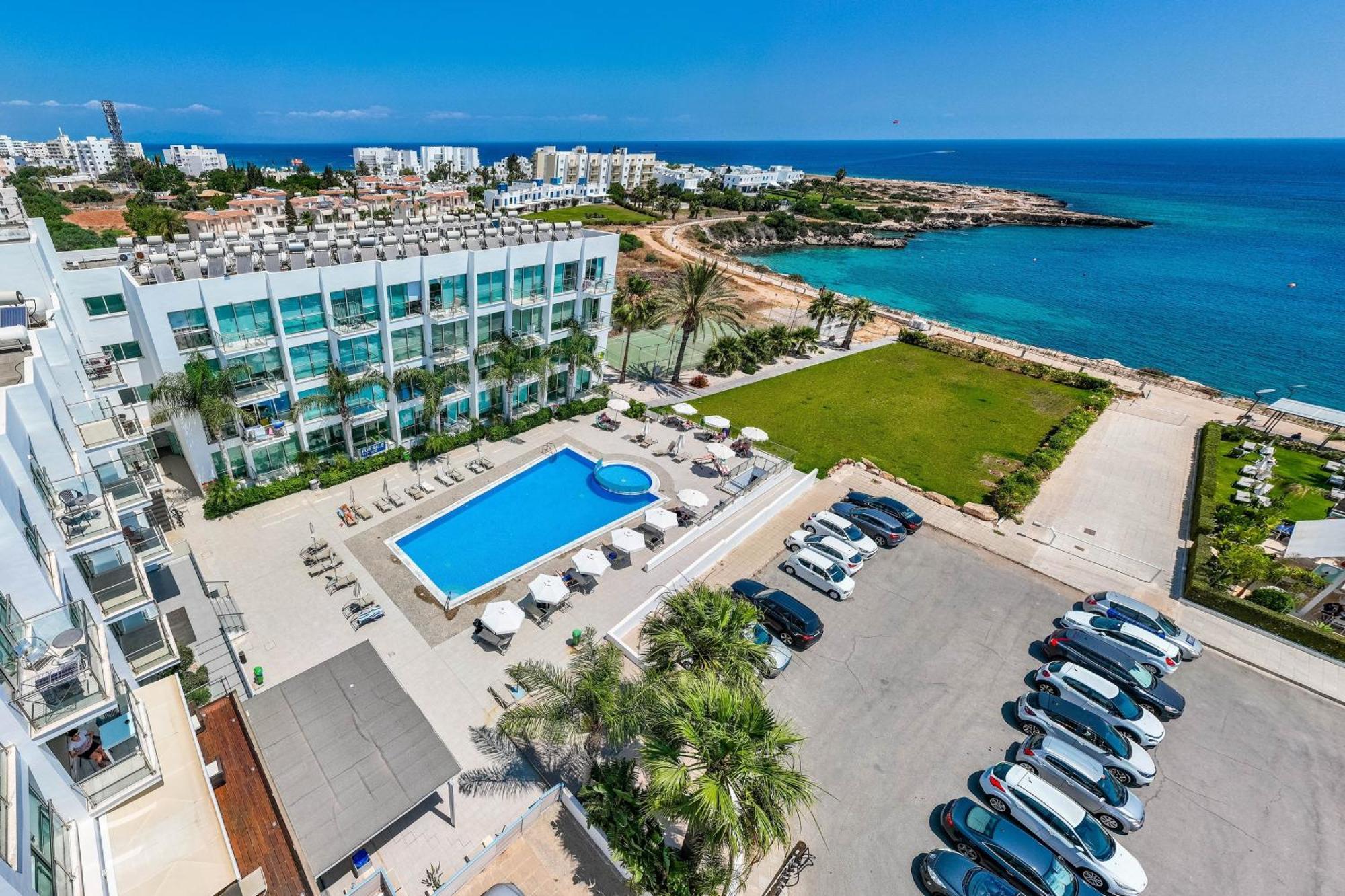 Meryl - Coralli Beachfront Apartment Protaras Buitenkant foto