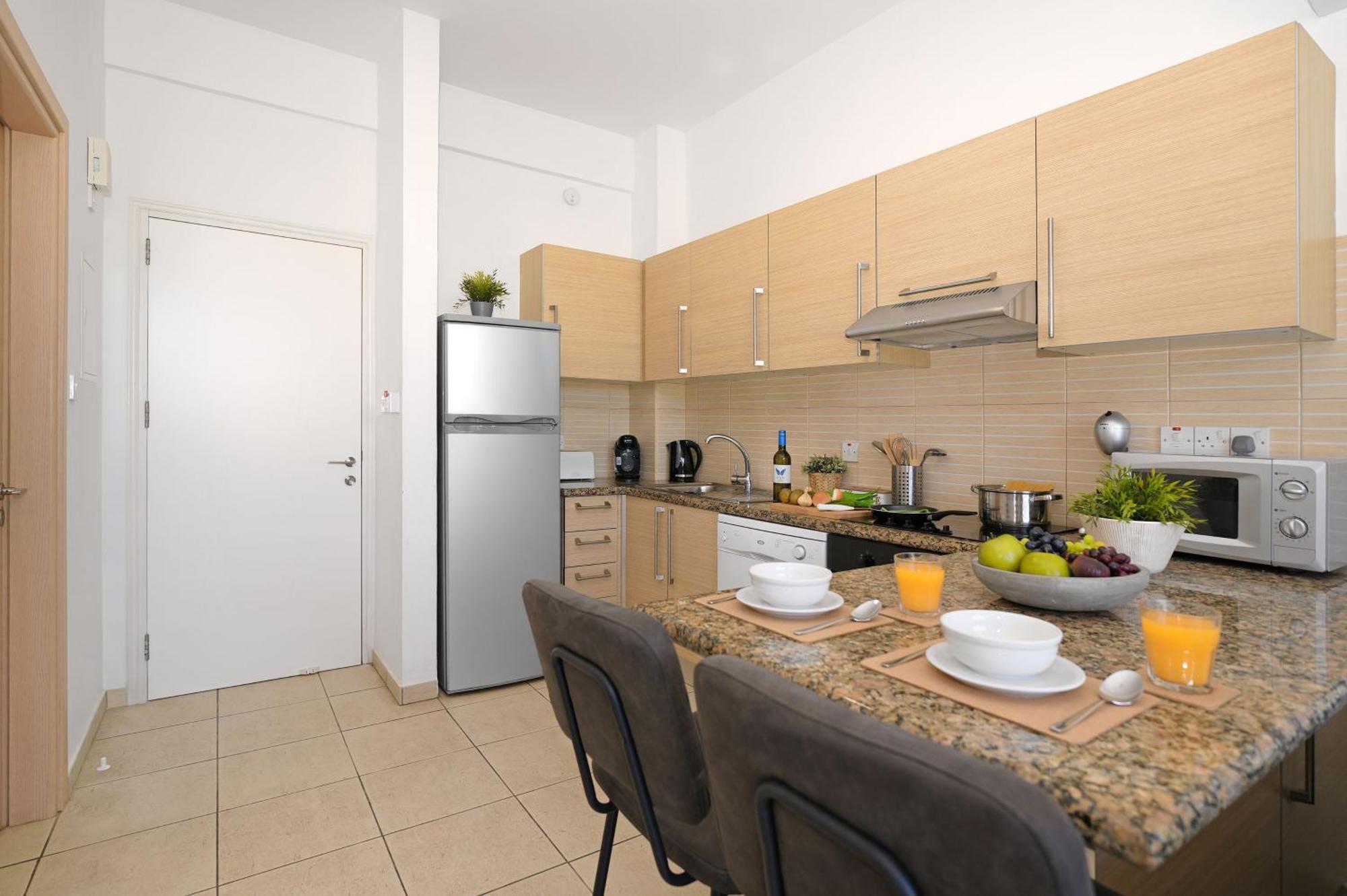 Meryl - Coralli Beachfront Apartment Protaras Buitenkant foto