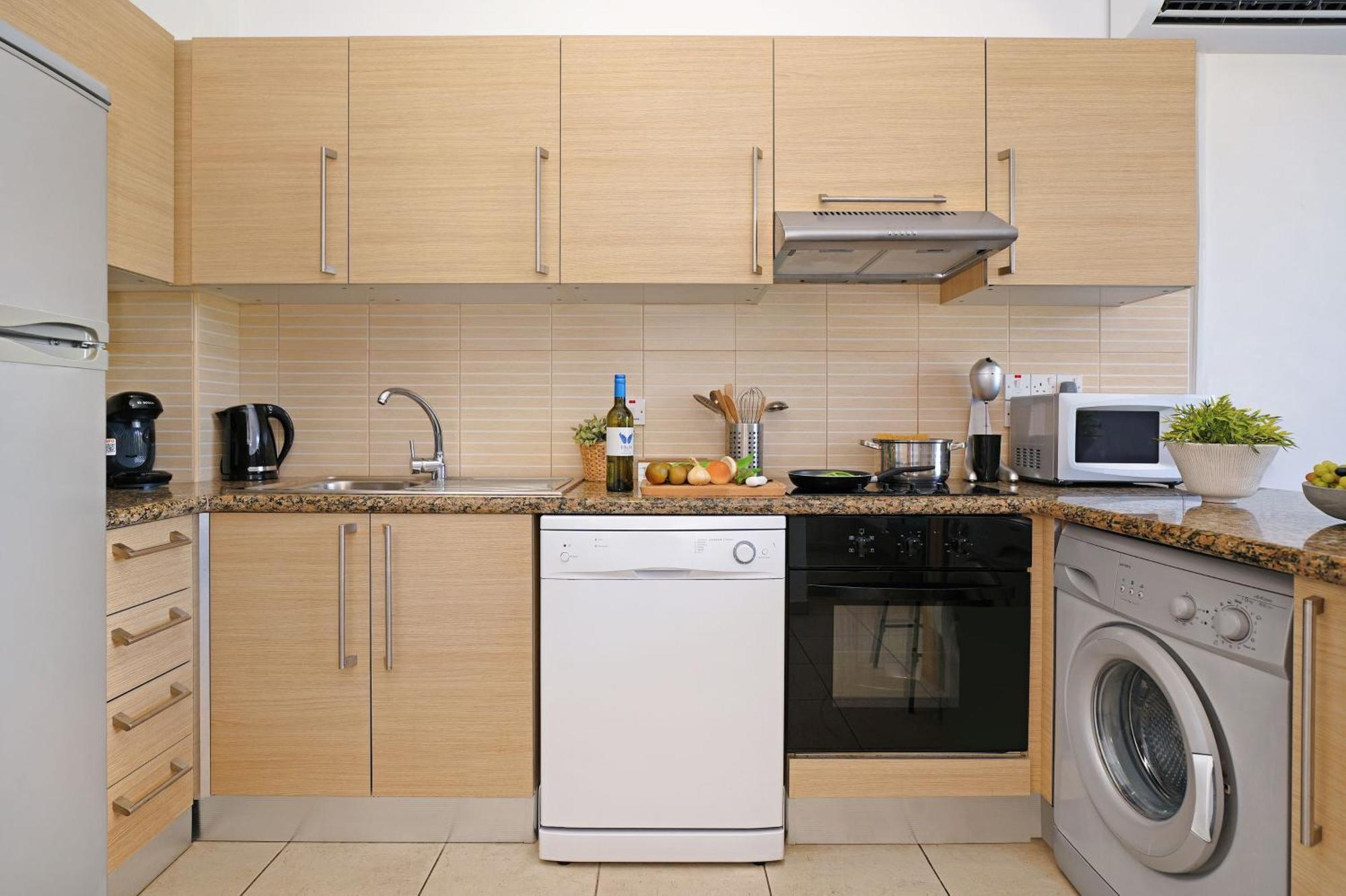 Meryl - Coralli Beachfront Apartment Protaras Buitenkant foto