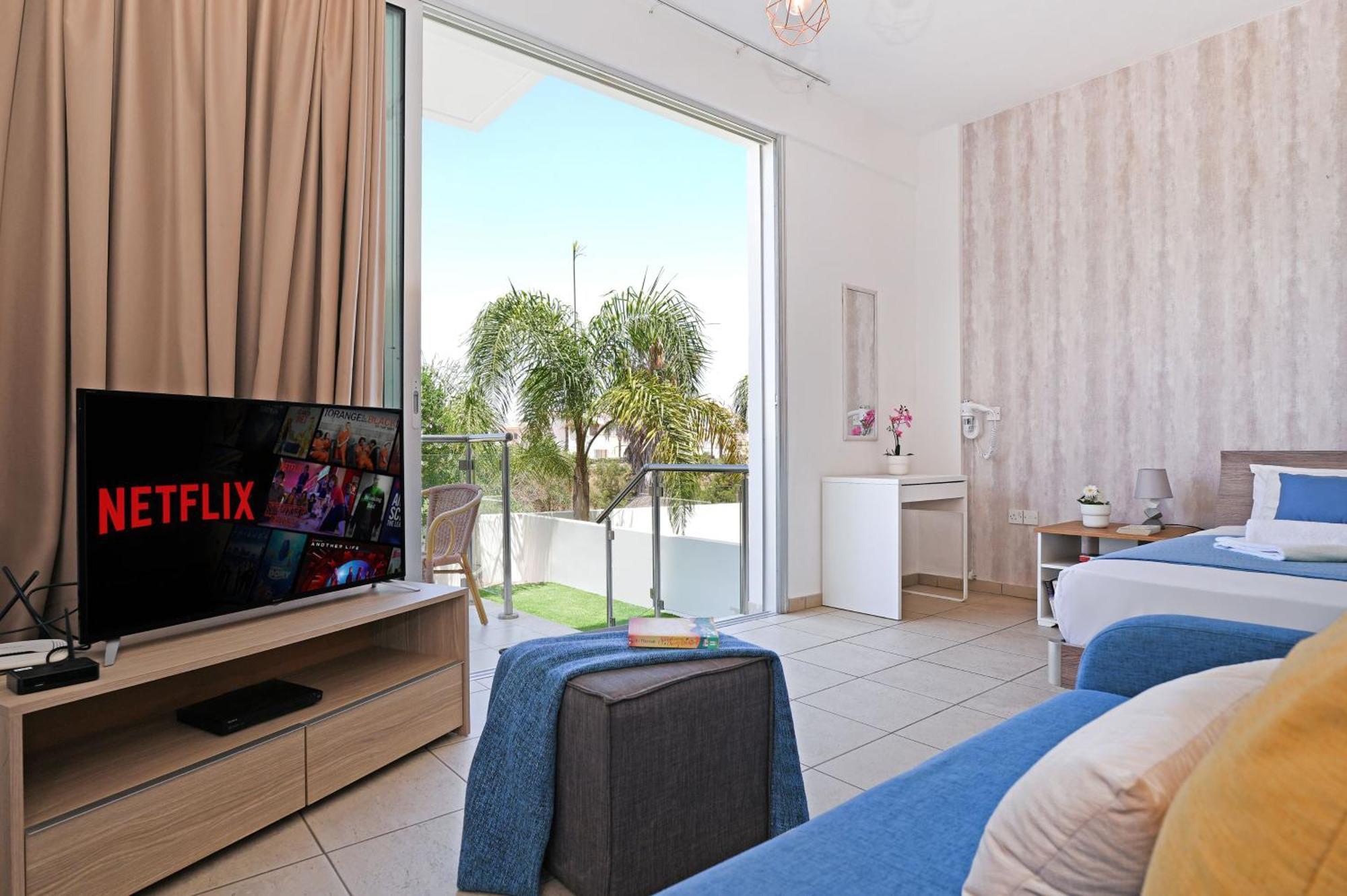 Meryl - Coralli Beachfront Apartment Protaras Buitenkant foto