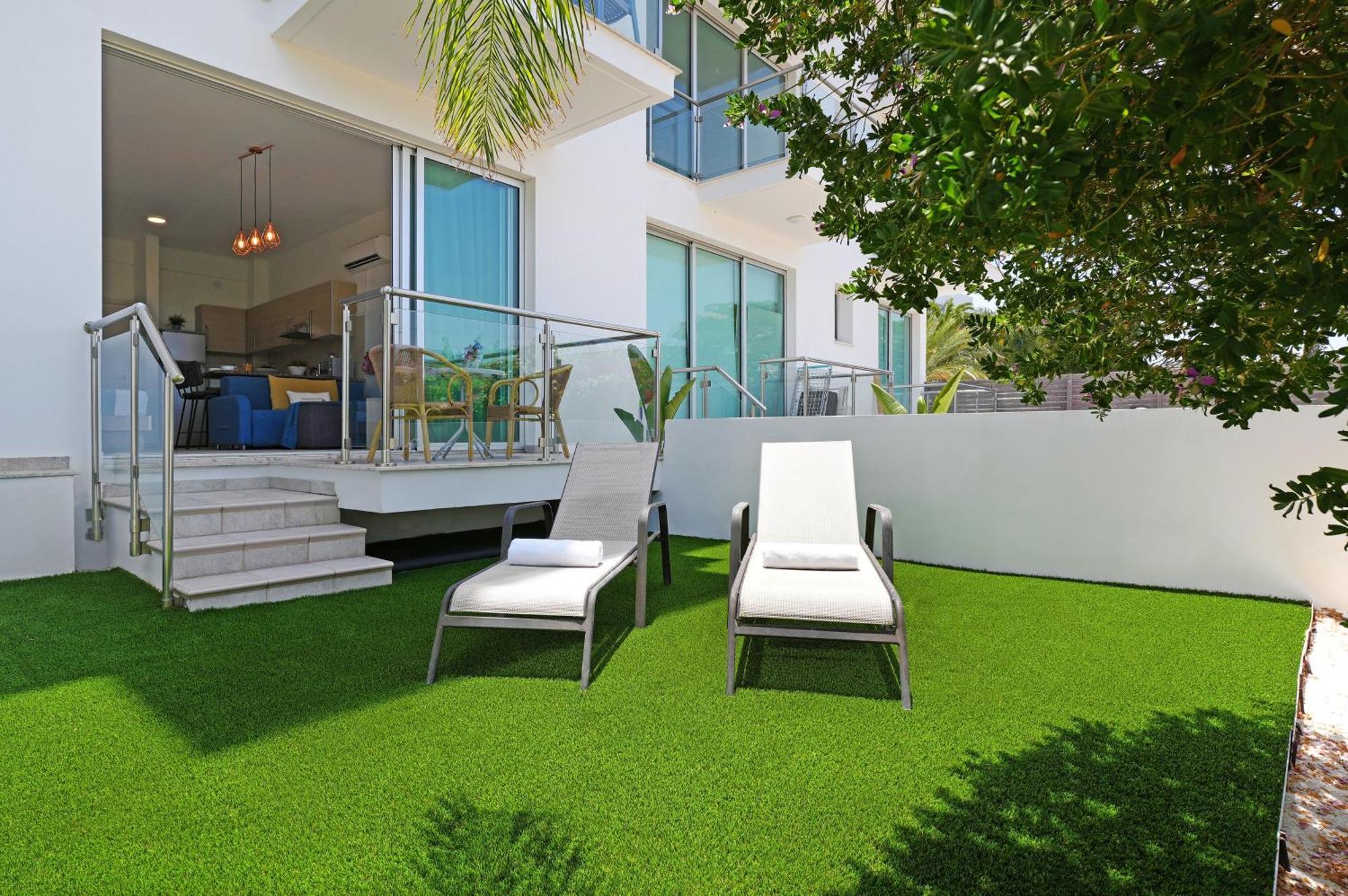 Meryl - Coralli Beachfront Apartment Protaras Buitenkant foto