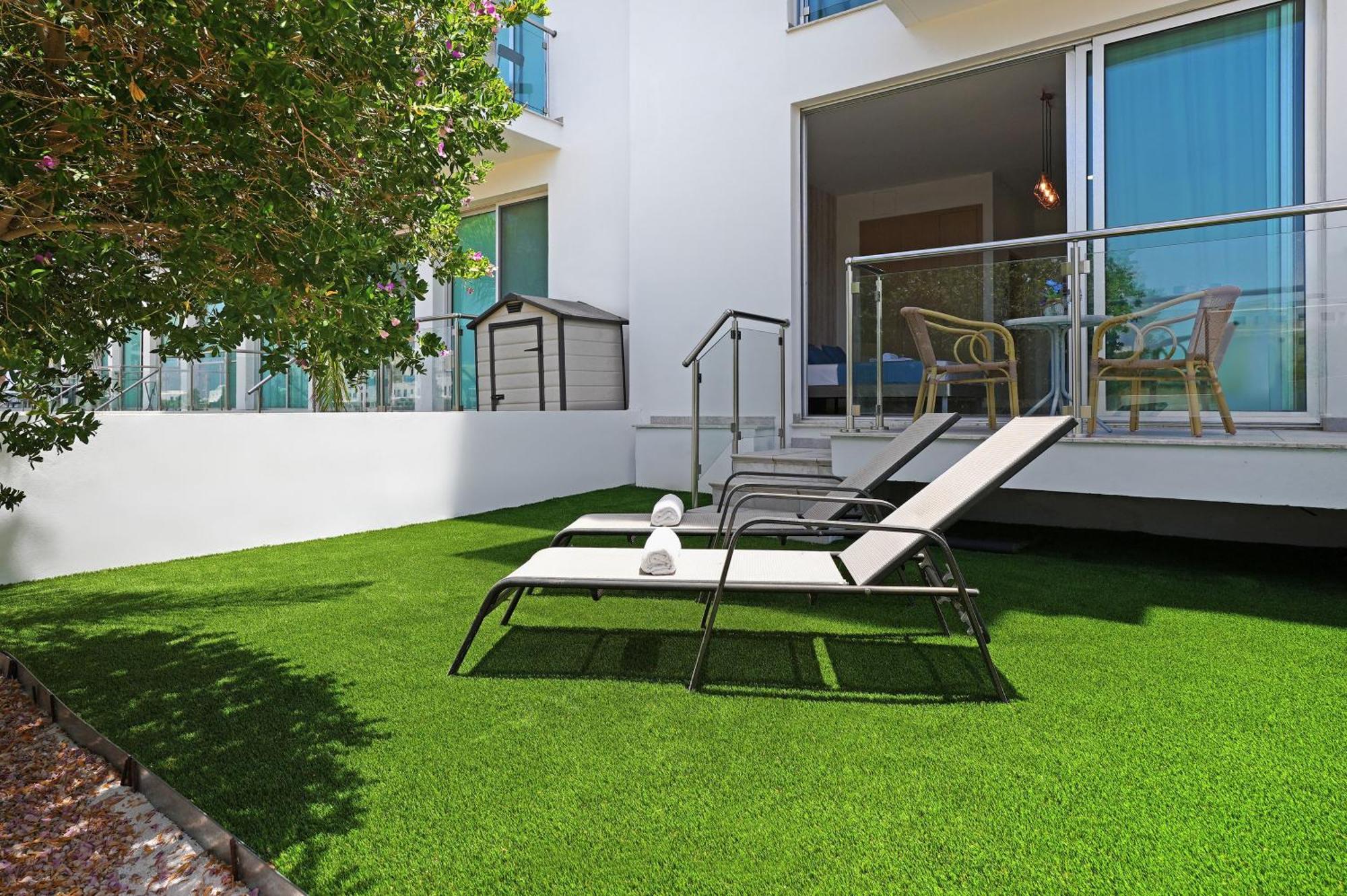 Meryl - Coralli Beachfront Apartment Protaras Buitenkant foto